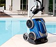 Poolreiniger Vortex Pro ordentlich auf dem Transportwagen